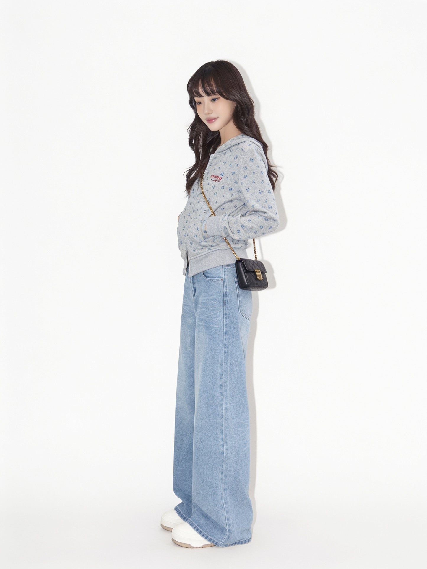 ライトウォッシュ ワイドデニム｜斜め（左）