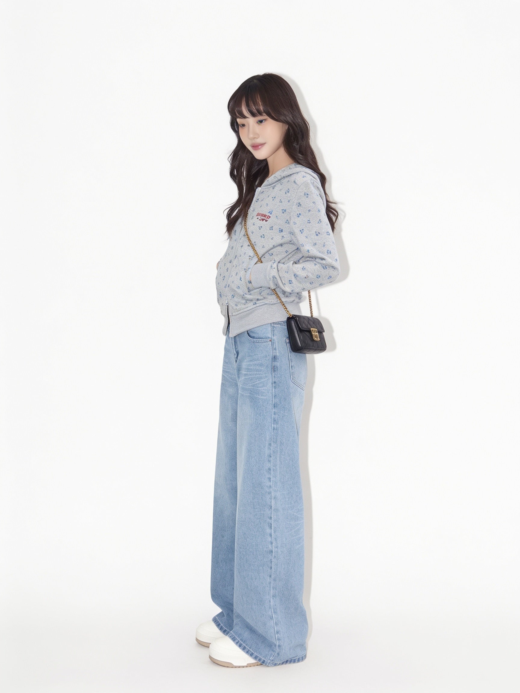 ライトウォッシュ ワイドデニム｜斜め（左）