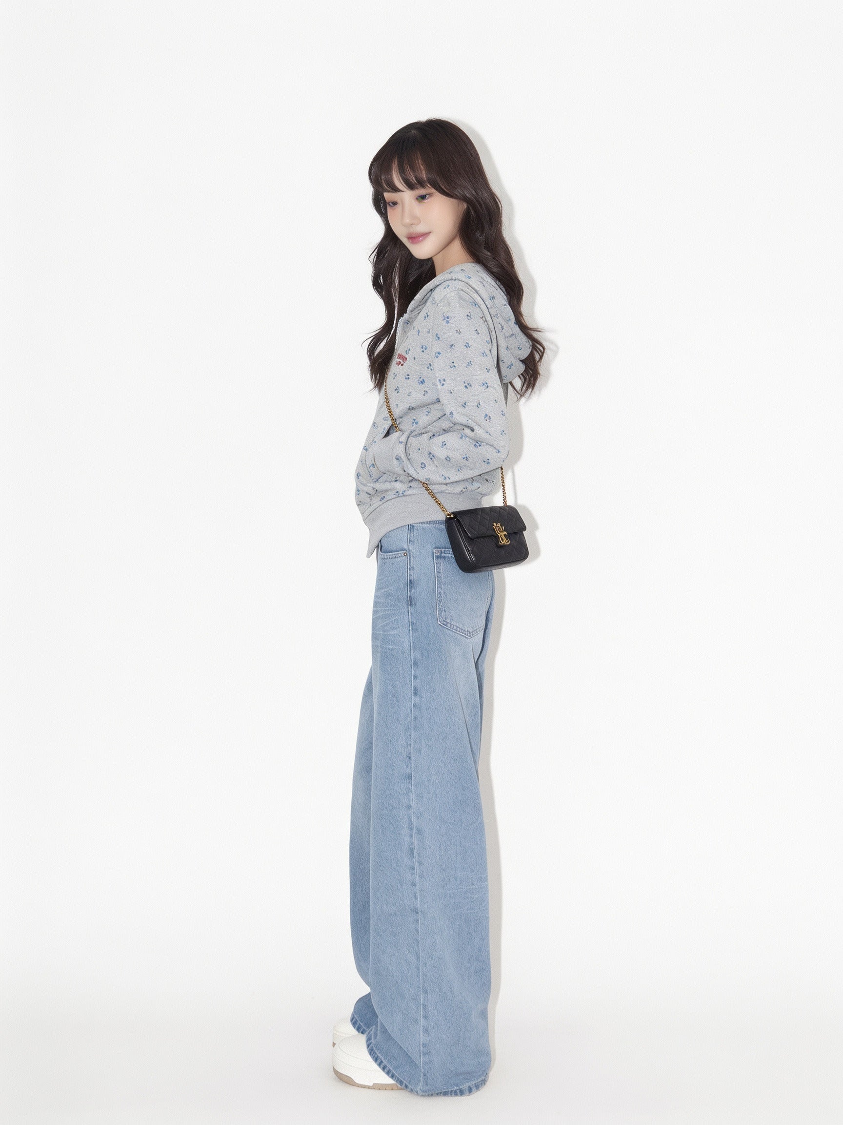 ライトウォッシュ ワイドデニム｜斜め（左）